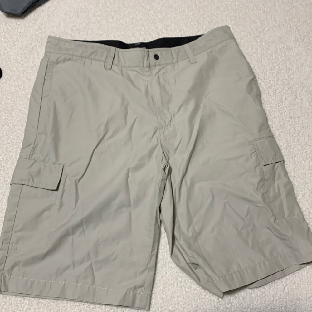 Victorinox Cargo Shorts Size 32